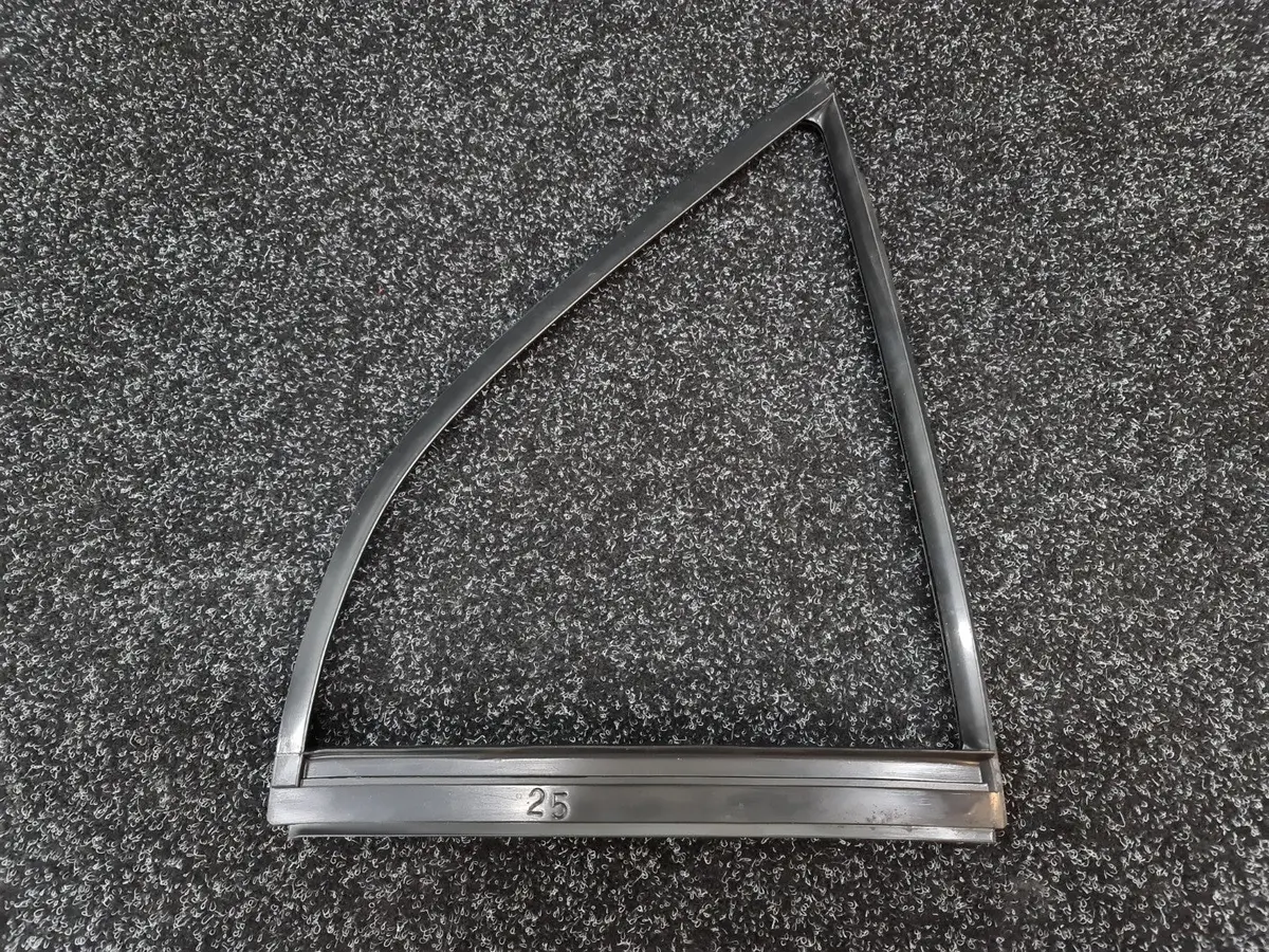 Mitsubishi Lancer Evolution 4 5 6 Tme Rear Rhs Quarter 1/4 Window Glass Weatherstrip Seal - Cn9a Cp9a 1