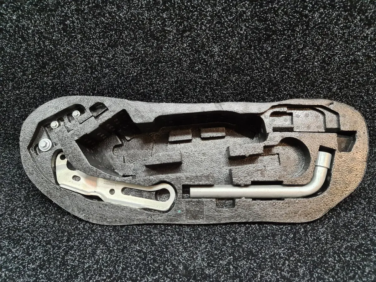 Renault Sport Clio Spare Wheel "Jack Holder" Tool Kit Mk3 Rs 197 200 8200796556 8200474560 1