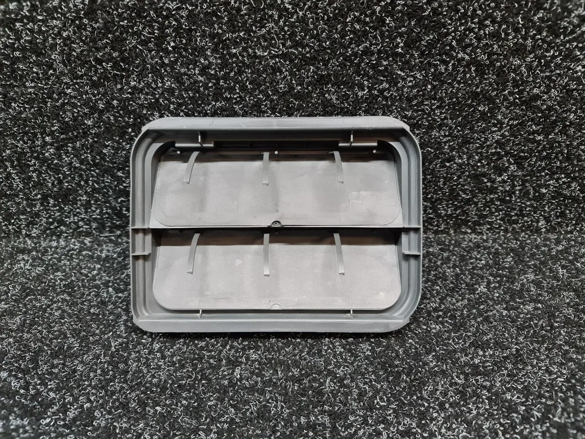 Renault Sport Megane / Clio Mk3 Edition Rear Cabin Air Vent / Extractor 7700838358 1