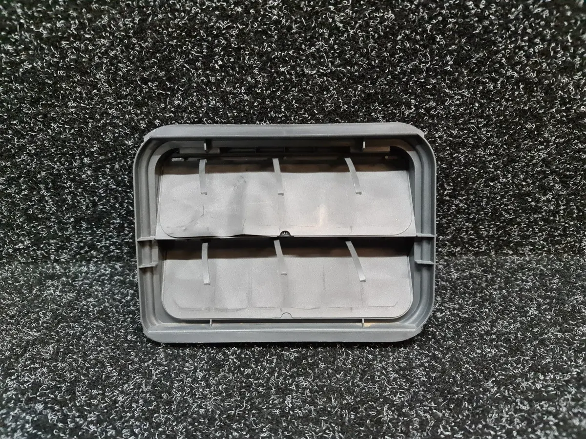 Renault Sport Megane / Clio Mk3 Edition Rear Cabin Air Vent / Extractor 7700838358 1