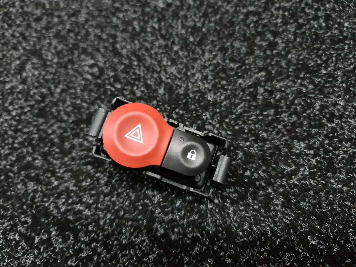 Renault Sport Clio Mk3 Rs 197 200 Hazard / Door Lock Switch Button 8200214896 8200483813 8200409382 8200523299 252100001R 1