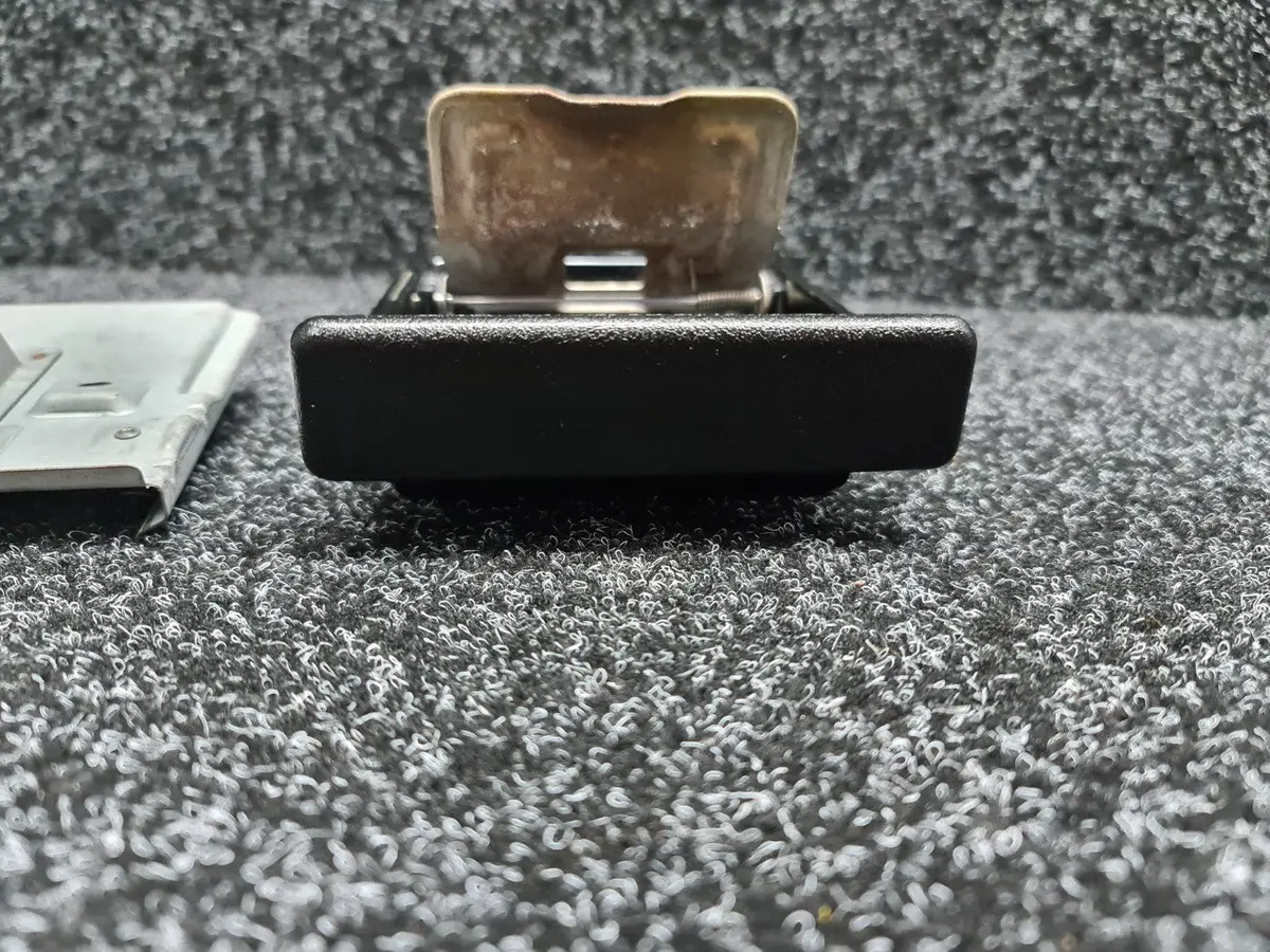 Mitsubishi Lancer Evolution Front Black Ash Tray Used - Cn9a Cp9a Gsr Evo 4 5 6 Tme Mb946160 Mb869882 Mb918769 2