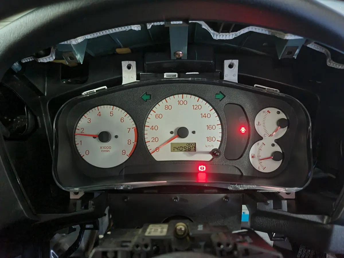 Genuine Mitsubishi Evolution 4 / 5 Dash Cluster 9,000 Rpm 180 Km/H - White Face - Cn9a Cp9a Mr444140 2