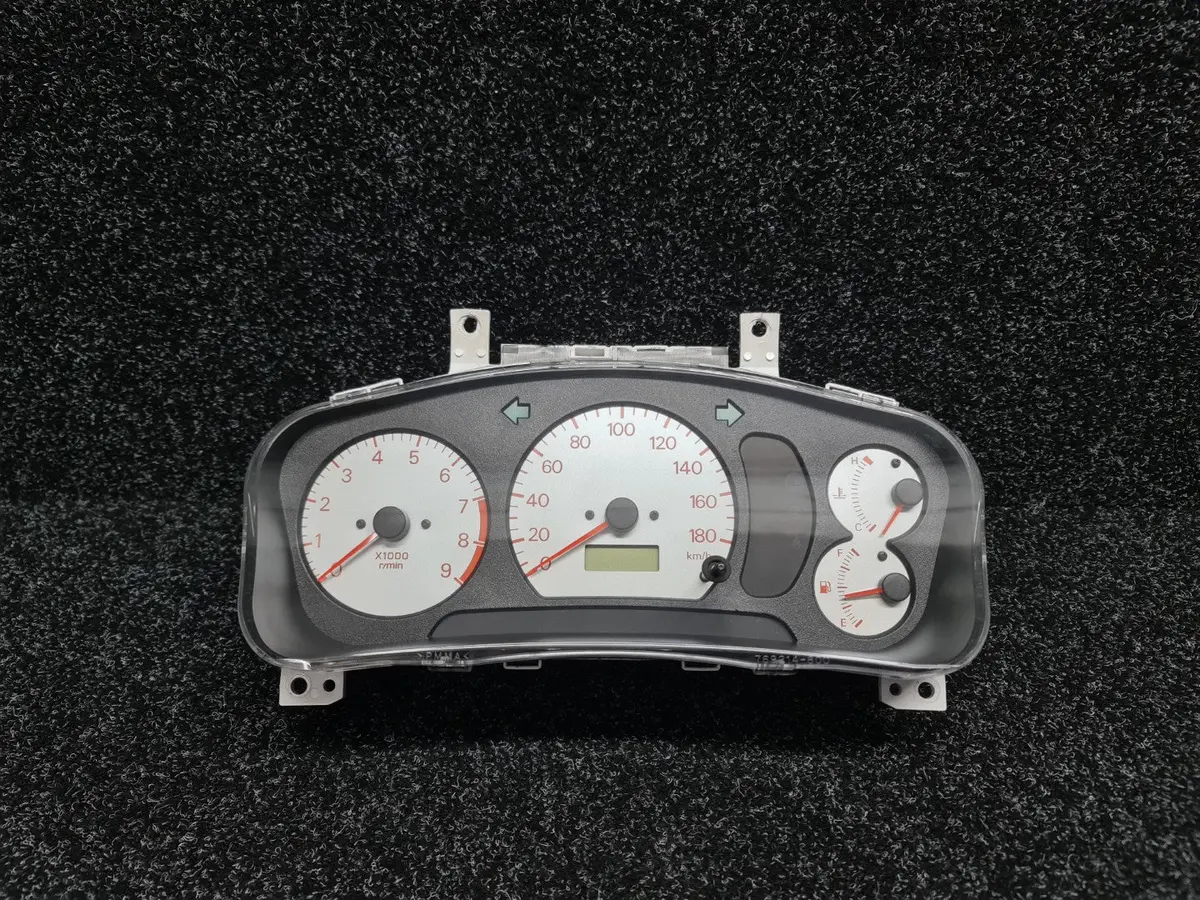 Genuine Mitsubishi Evolution 4 / 5 Dash Cluster 9,000 Rpm 180 Km/H - White Face - Cn9a Cp9a Mr444140 1