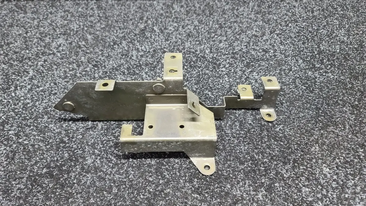 Mitsubishi Lancer Evolution 4 Engine Control Resistor Bracket Cn9a Gsr / Rs Mr204335 1