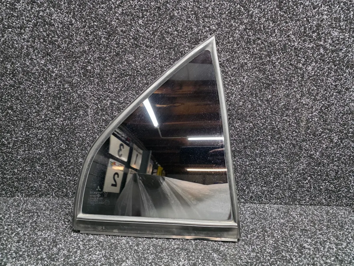 Mitsubishi Lancer Evolution 4 5 6 Tme Rear Rhs Quarter 1/4 Window Glass And Seal - Cn9a Cp9a 1