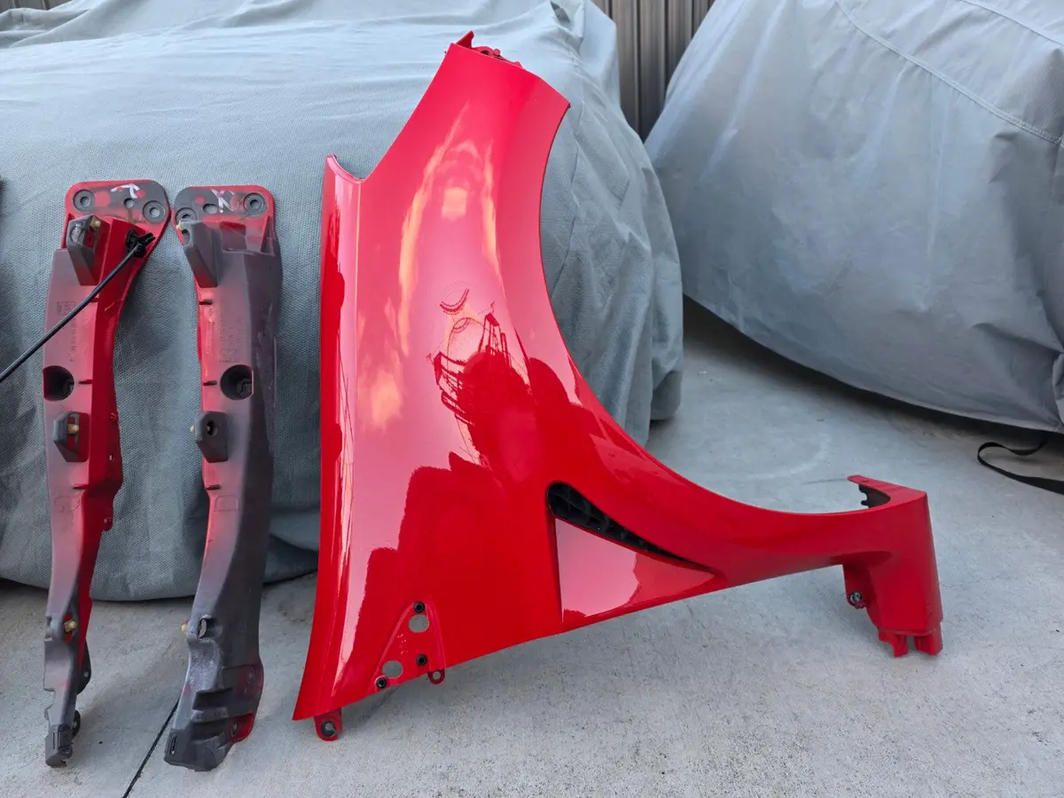 Renault Sport Clio X85 Mk3 Rs 197 / 200 Rhs 215 Fender Guard + Grill Insert Vent Nnf Ultra Red 7701476495 8200484666 1