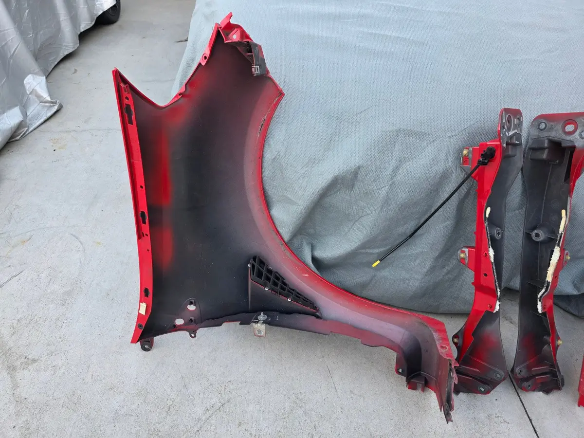 Renault Sport Clio X85 Mk3 Rs 197 / 200 Lhs 215 Fender Guard + Grill Insert Vent Nnf Ultra Red 7701476494 8200484665 2