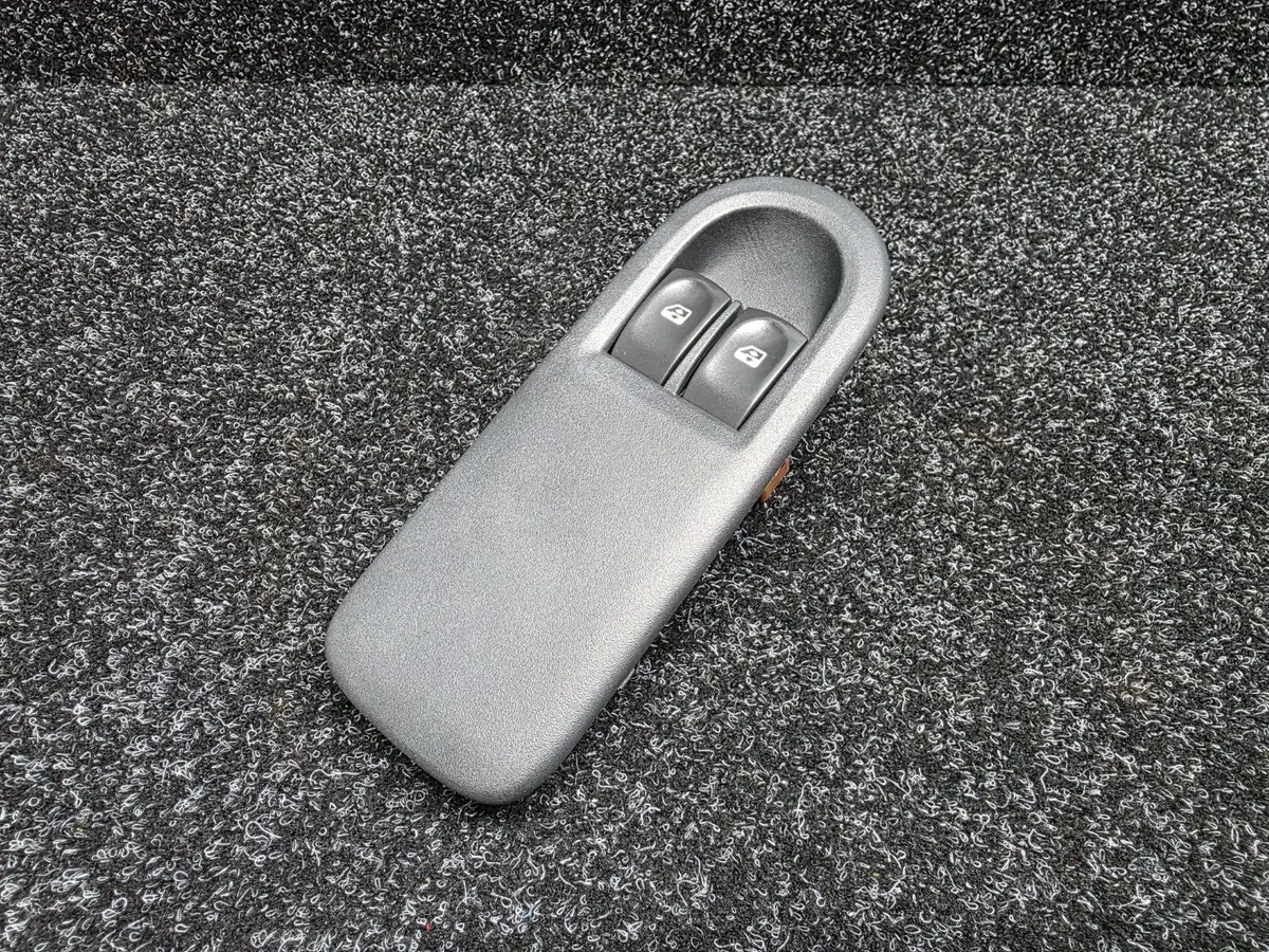 Renault Sport Clio Mk3 Rs 197 200 X85 Door Trim Interior Power Window Switch 3 Door Rhs Driver Side 8200356522 2