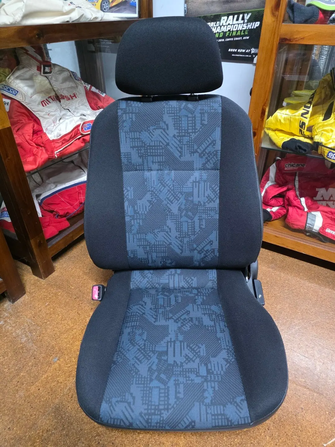 Mitsubishi Lancer Evolution Genuine Factory Front Passenger Lhs Seat Rs Cp9a Evo 5 6 Tme 1