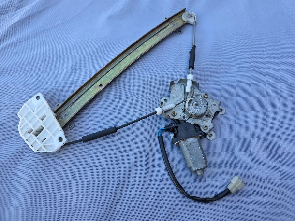 Cp9a Front Rhs Electric Window Regulator And Motor 1